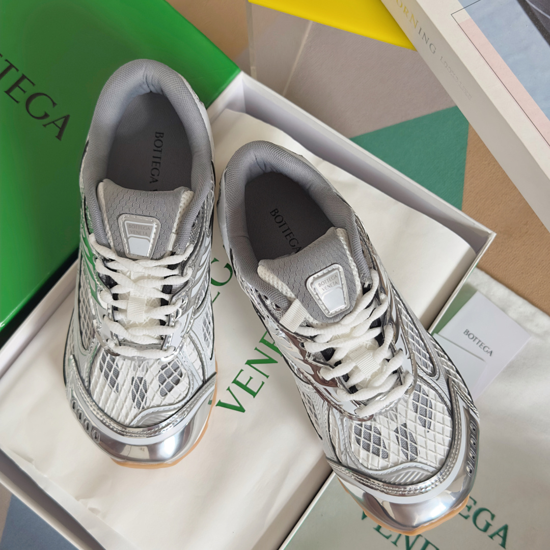 顶级版本:情侣款
Bottega Veneta 葆蝶家BV最新款Orbit系列 情侣款 复古 网面 休