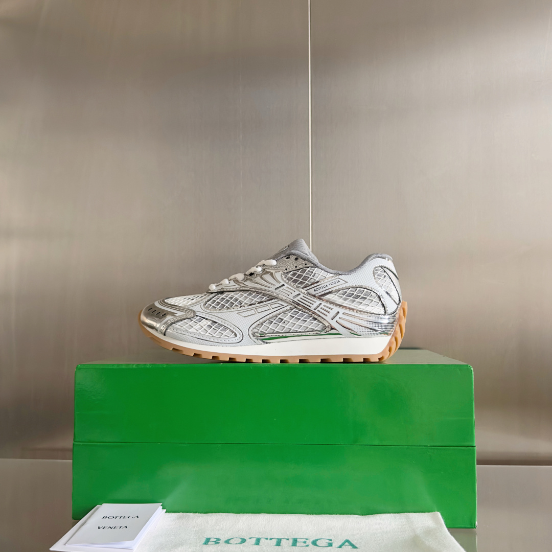 顶级版本:情侣款
Bottega Veneta 葆蝶家BV最新款Orbit系列 情侣款 复古 网面 休