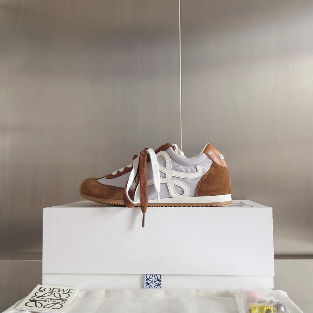 顶级版本：情侣款
LOEWE 罗意威 最新走秀款 Ballet Runner 2.0情侣款 芭蕾 休闲 