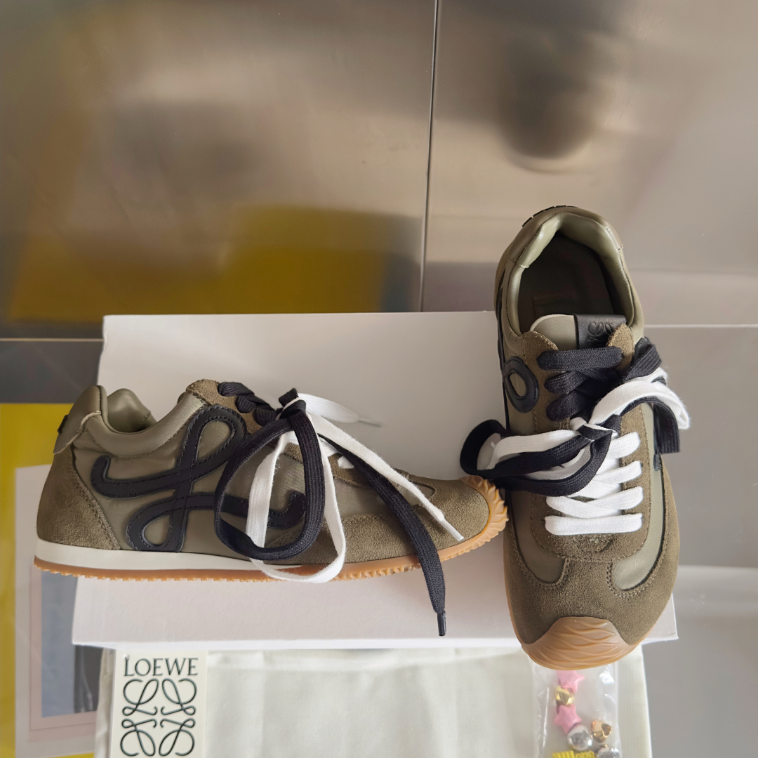 顶级版本：情侣款
LOEWE 罗意威 最新走秀款 Ballet Runner 2.0情侣款 芭蕾 休闲 