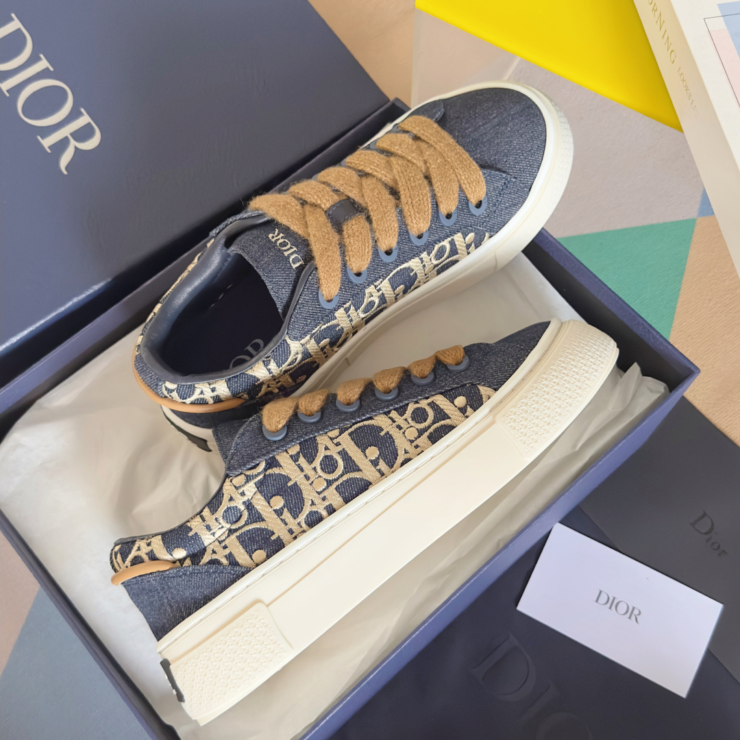 顶级版本:情侣款
Dior迪奥B33系列 Spin 情侣款 牛仔布 休闲 运动鞋 厚底 滑板鞋
原版购入