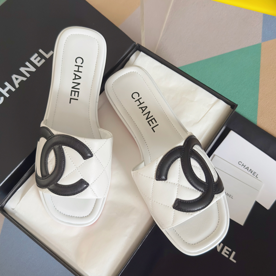 代购级:女款
Chanel香奈儿 中古康鹏 大C logo坡跟 黑白熊猫配色 一字拖 凉鞋
原版购入开发