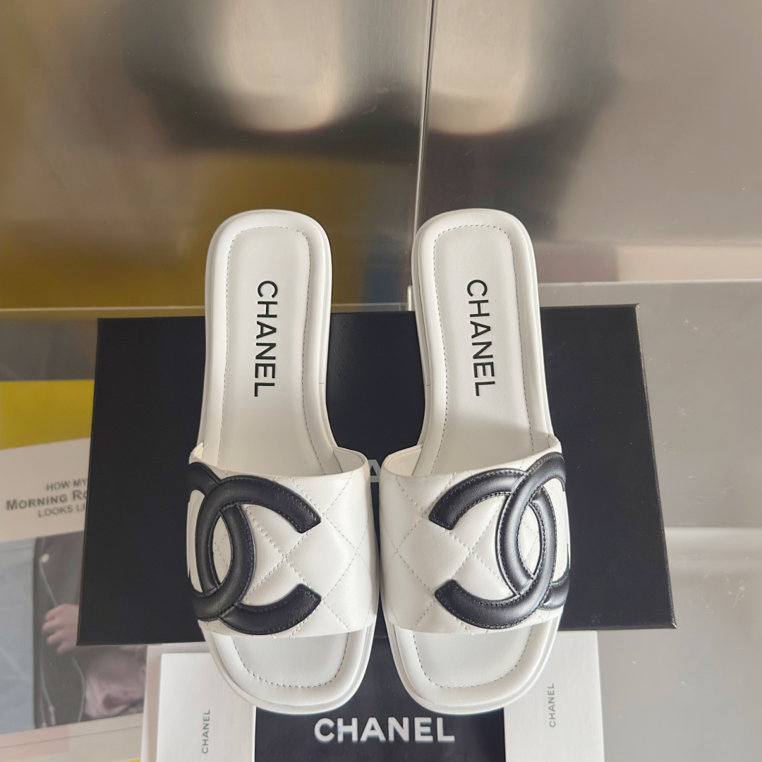 代购级:女款
Chanel香奈儿 中古康鹏 大C logo坡跟 黑白熊猫配色 一字拖 凉鞋
原版购入开发