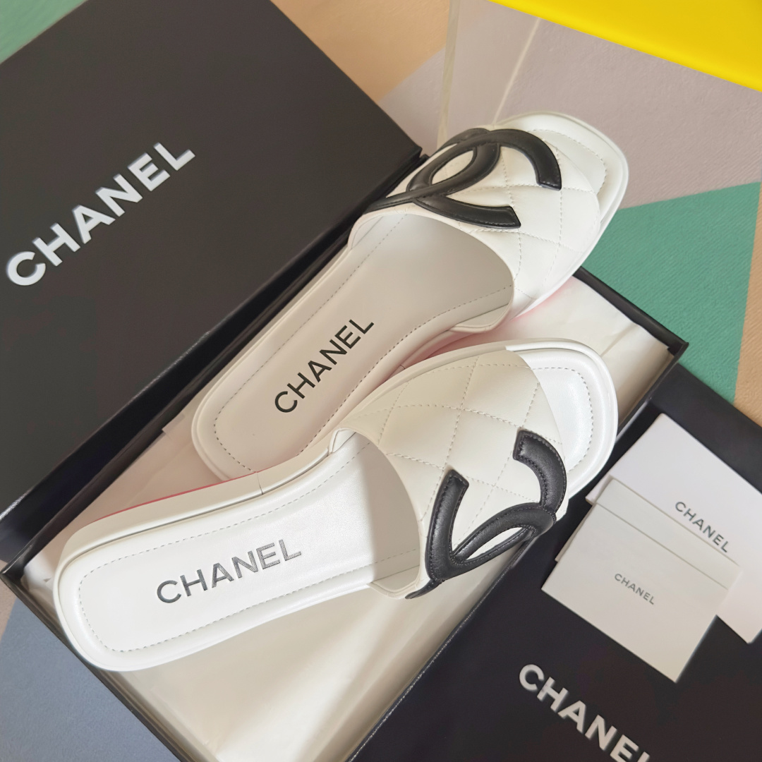 代购级:女款
Chanel香奈儿 中古康鹏 大C logo坡跟 黑白熊猫配色 一字拖 凉鞋
原版购入开发