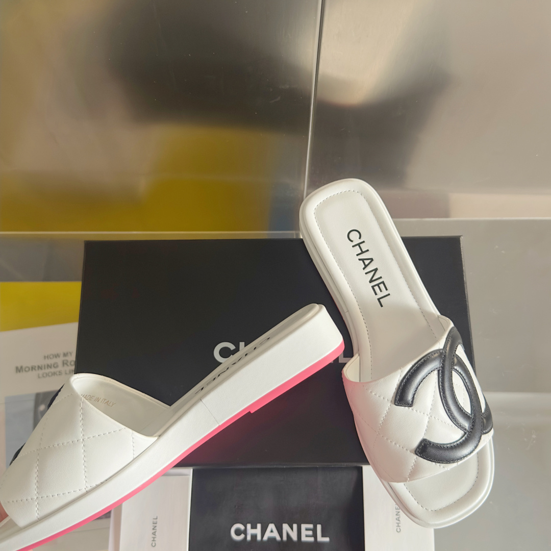 代购级:女款
Chanel香奈儿 中古康鹏 大C logo坡跟 黑白熊猫配色 一字拖 凉鞋
原版购入开发