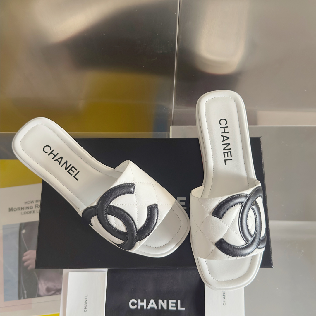 代购级:女款
Chanel香奈儿 中古康鹏 大C logo坡跟 黑白熊猫配色 一字拖 凉鞋
原版购入开发