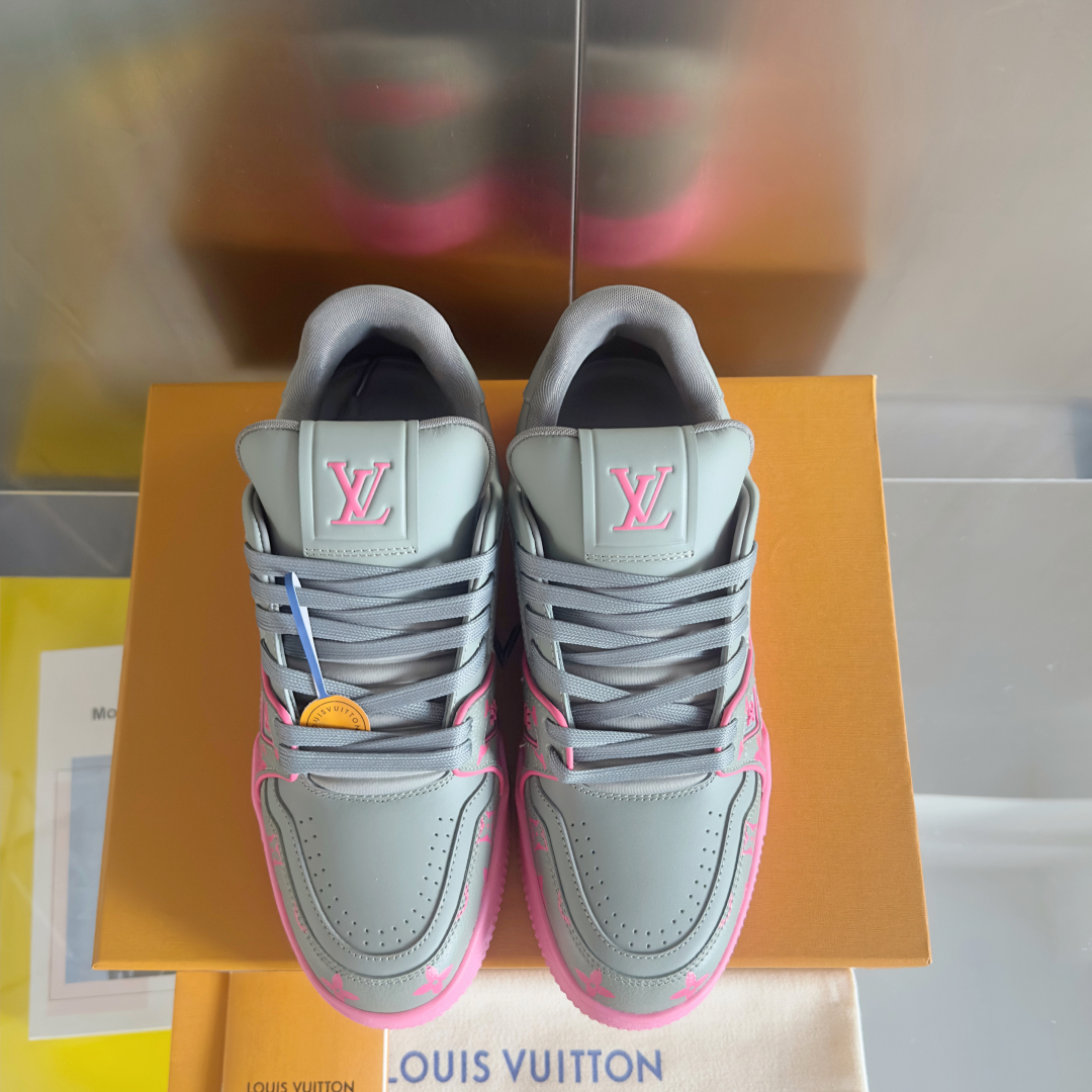 顶级版本：
LV TARINE路易威登 驴牌 L家 情侣款 休闲 运动鞋 滑板鞋
原版购入开发 做货 本