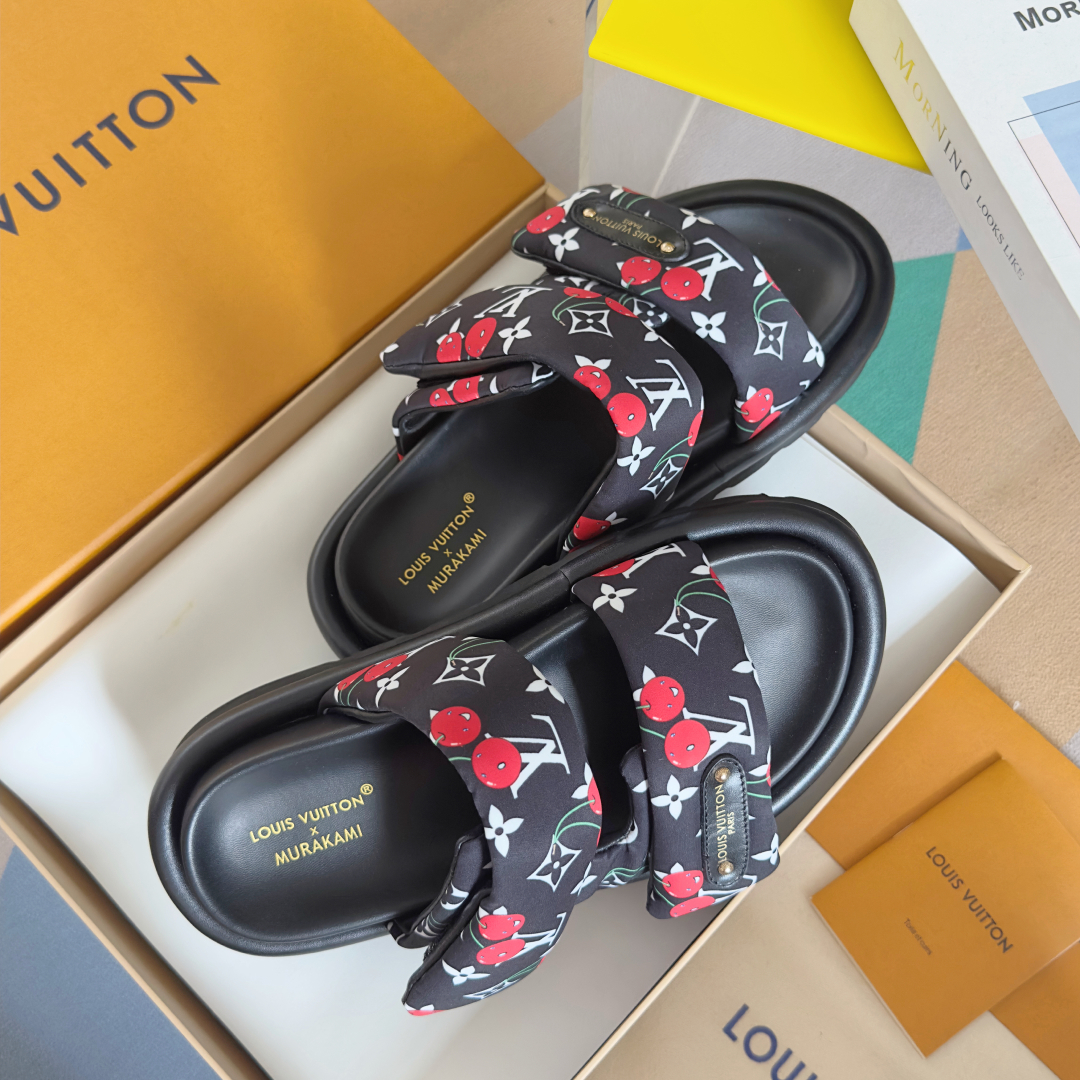 顶级版本：
LV x TM 路易威登 L家 驴牌Pool Pillow Comfort系列 魔术贴 老花