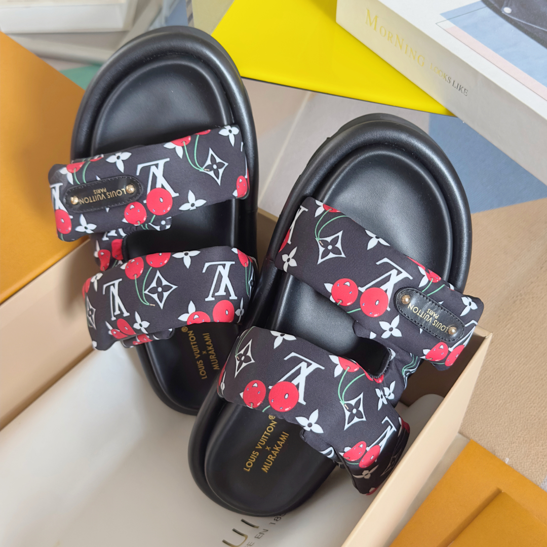 顶级版本：
LV x TM 路易威登 L家 驴牌Pool Pillow Comfort系列 魔术贴 老花