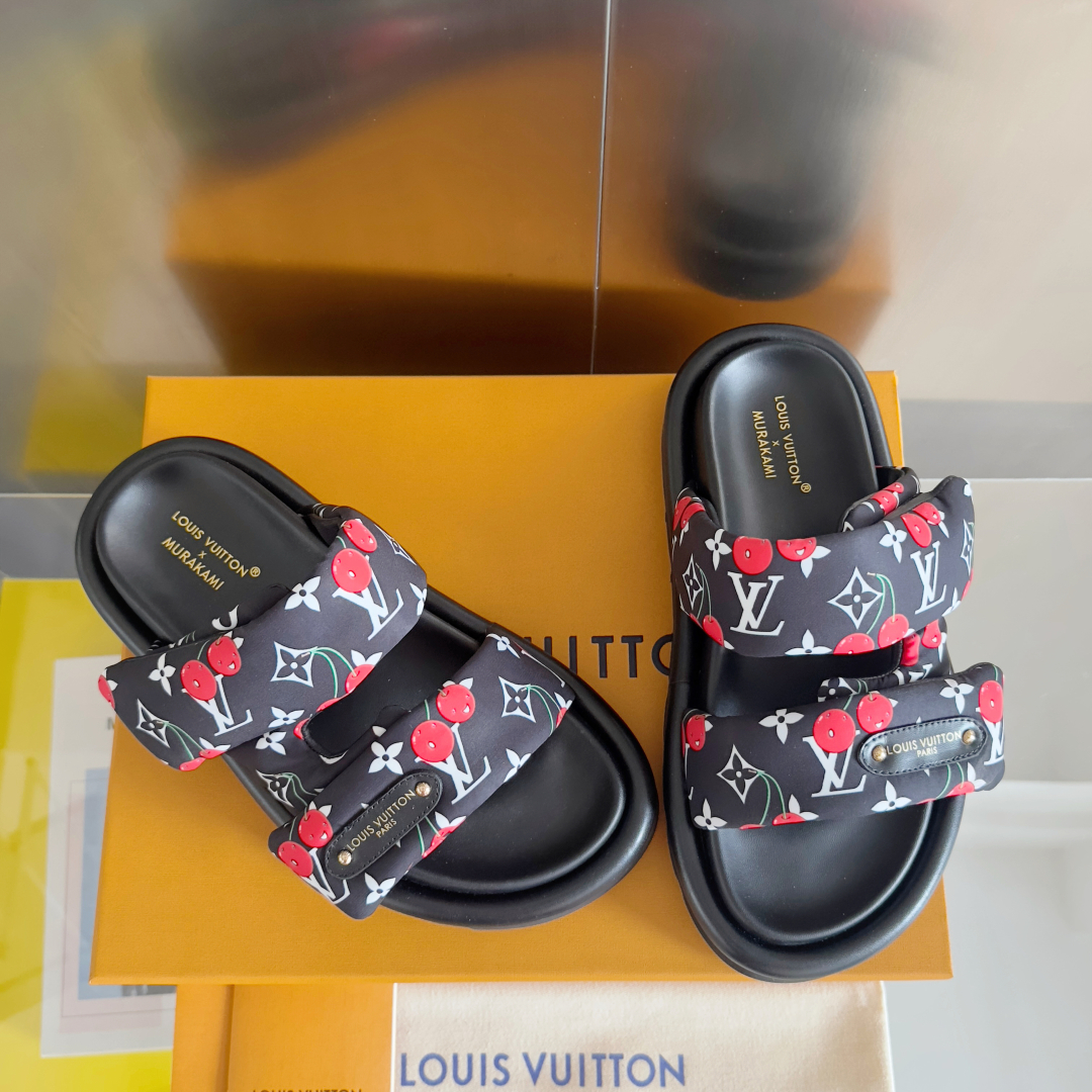 顶级版本：
LV x TM 路易威登 L家 驴牌Pool Pillow Comfort系列 魔术贴 老花