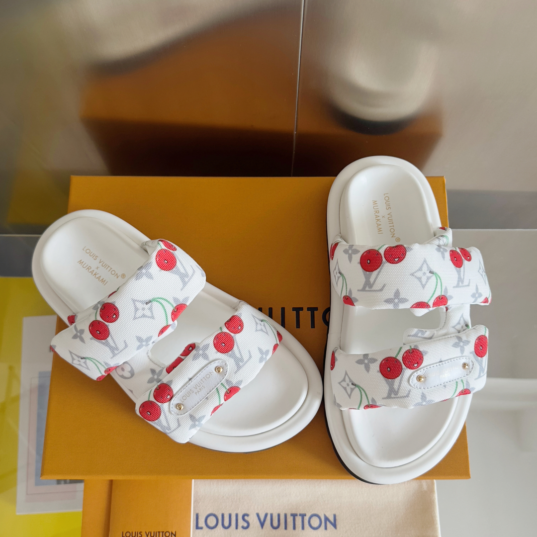 顶级版本：
LV x TM 路易威登 L家 驴牌Pool Pillow Comfort系列 魔术贴 老花