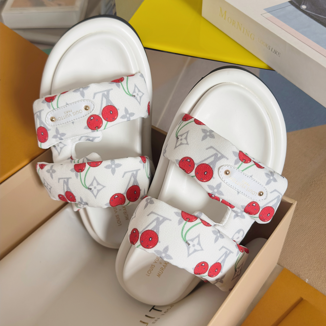 顶级版本：
LV x TM 路易威登 L家 驴牌Pool Pillow Comfort系列 魔术贴 老花