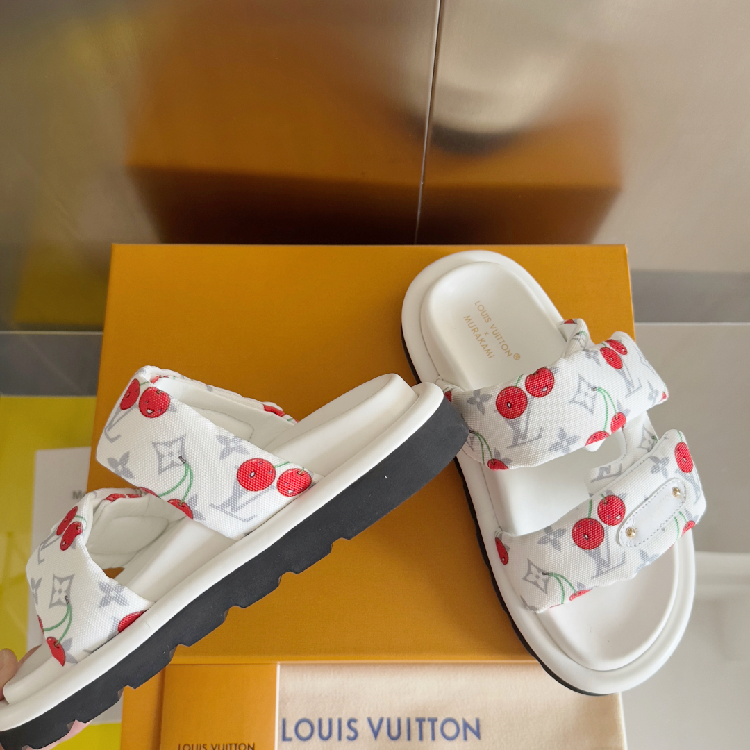 顶级版本：
LV x TM 路易威登 L家 驴牌Pool Pillow Comfort系列 魔术贴 老花
