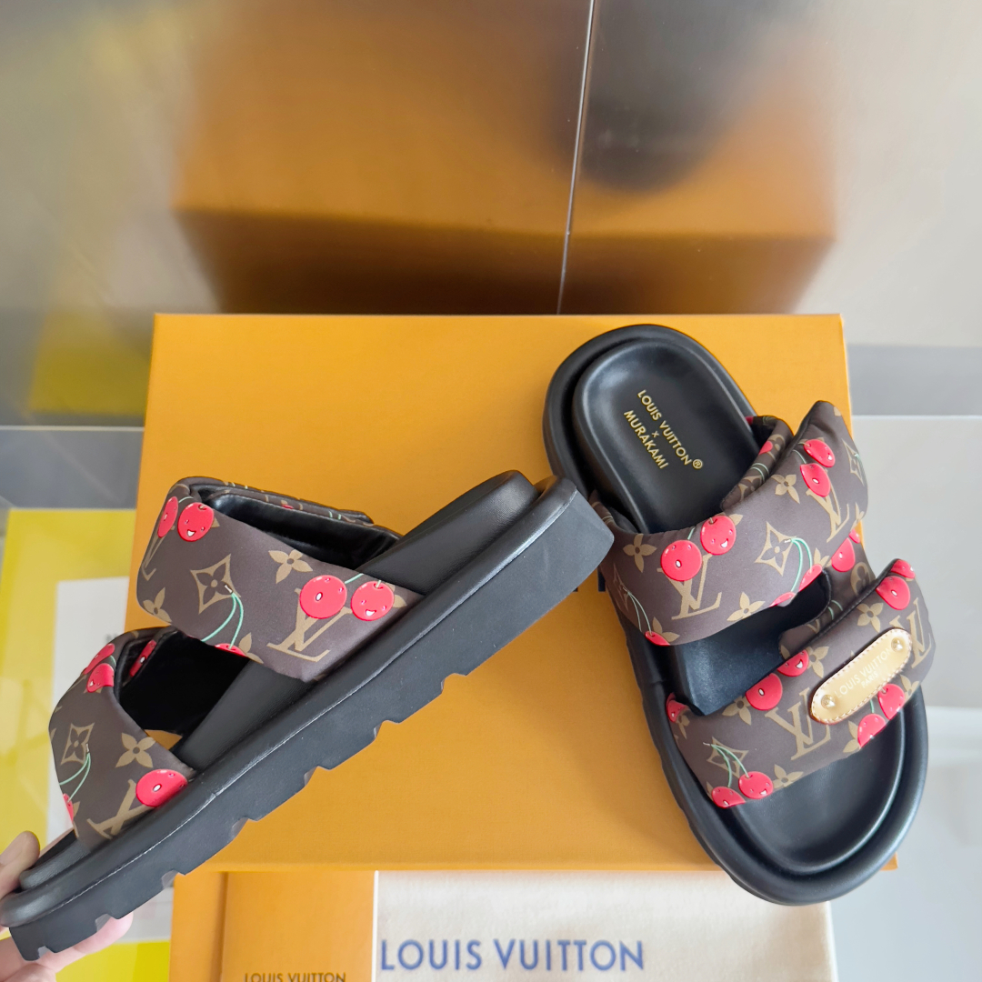 顶级版本：
LV x TM 路易威登 L家 驴牌Pool Pillow Comfort系列 魔术贴 老花