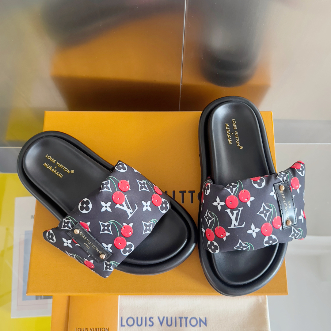 顶级版本：
LV x TM 路易威登 L家 驴牌Pool Pillow Comfort系列 魔术贴 老花