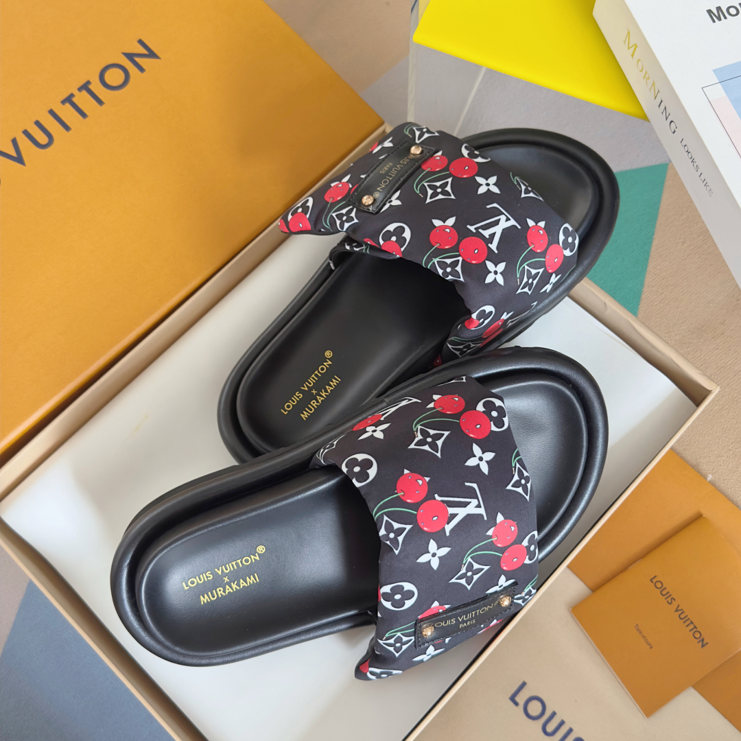顶级版本：
LV x TM 路易威登 L家 驴牌Pool Pillow Comfort系列 魔术贴 老花