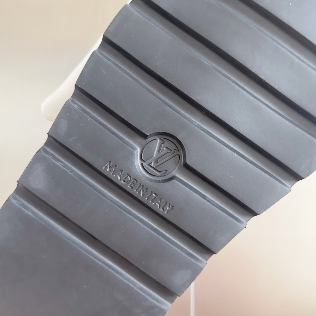 顶级版本：
LV x TM 路易威登 L家 驴牌Pool Pillow Comfort系列 魔术贴 老花