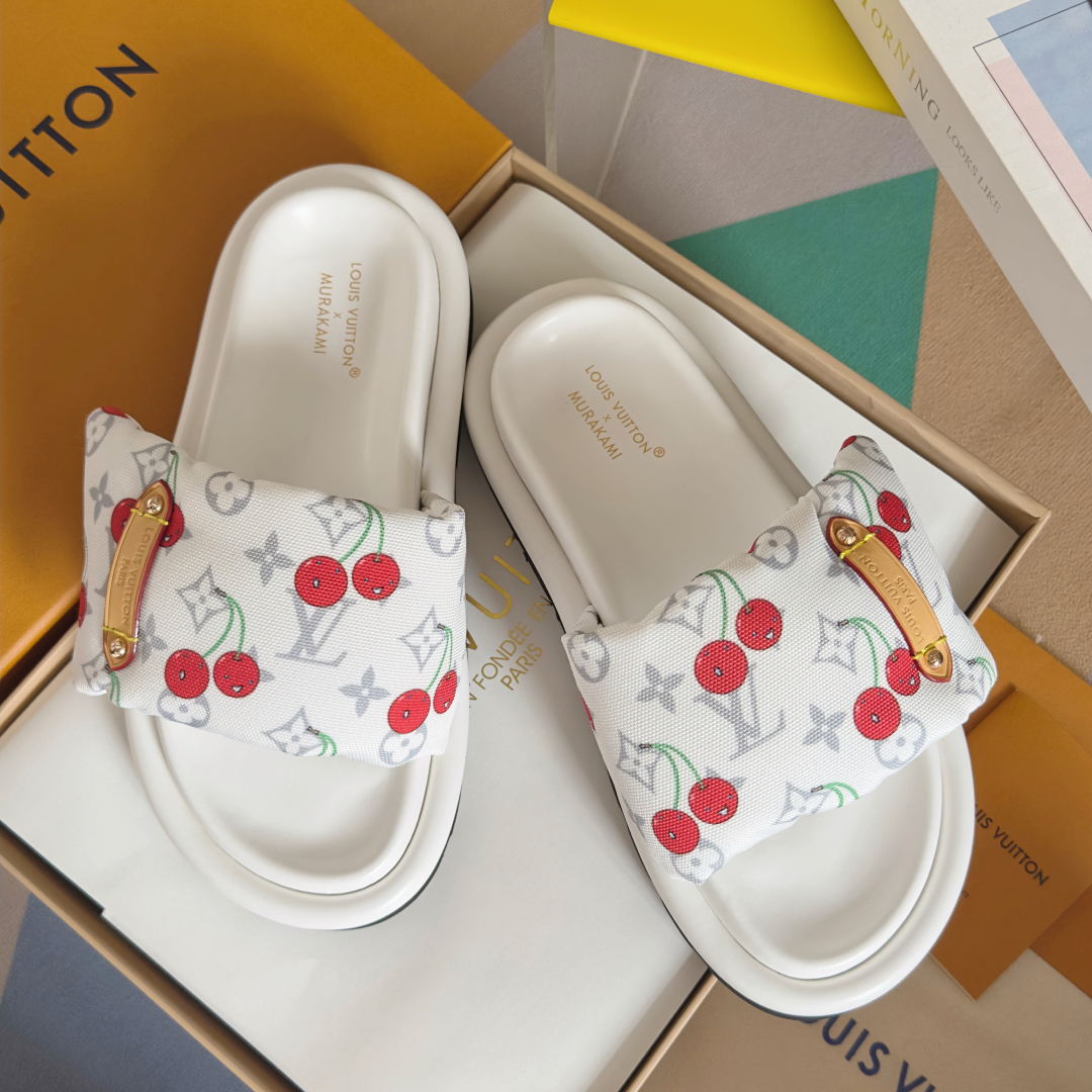 顶级版本：
LV x TM 路易威登 L家 驴牌Pool Pillow Comfort系列 魔术贴 老花