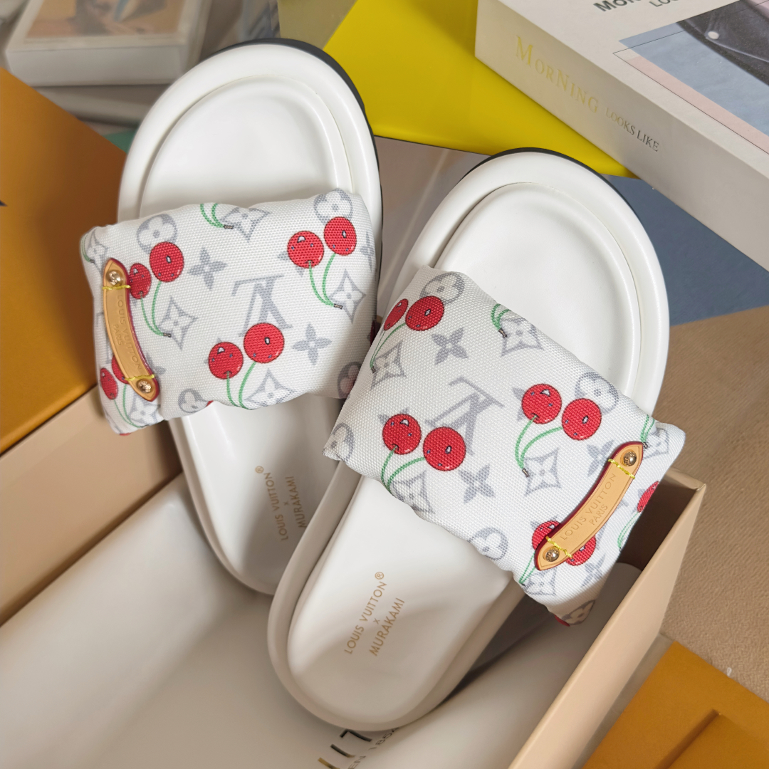 顶级版本：
LV x TM 路易威登 L家 驴牌Pool Pillow Comfort系列 魔术贴 老花