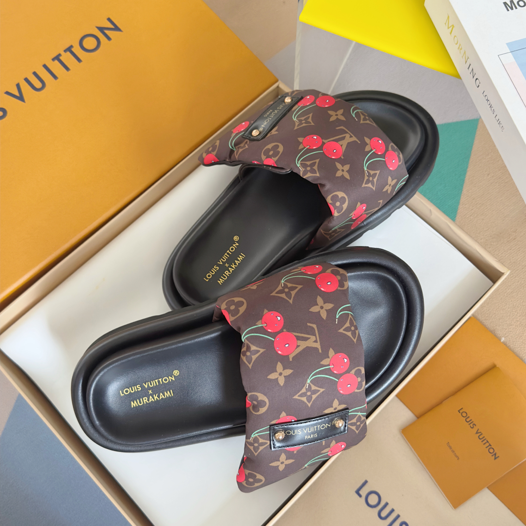 顶级版本：
LV x TM 路易威登 L家 驴牌Pool Pillow Comfort系列 魔术贴 老花