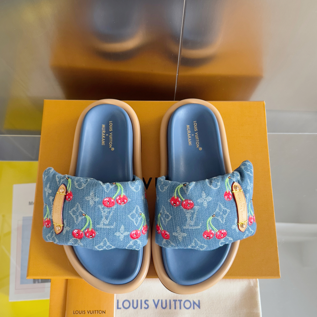 顶级版本：
LV x TM 路易威登 L家 驴牌Pool Pillow Comfort系列 魔术贴 老花