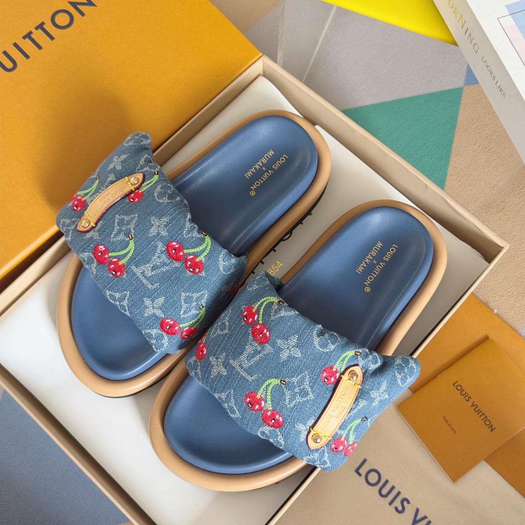 顶级版本：
LV x TM 路易威登 L家 驴牌Pool Pillow Comfort系列 魔术贴 老花
