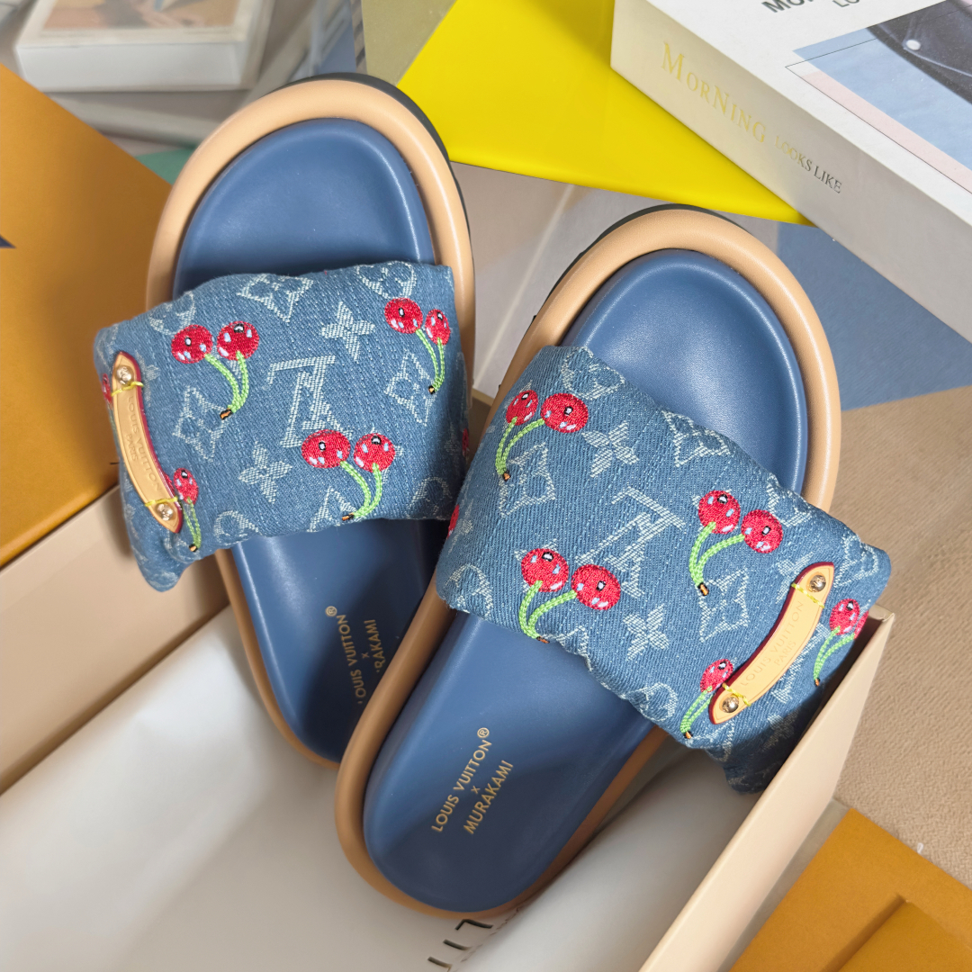 顶级版本：
LV x TM 路易威登 L家 驴牌Pool Pillow Comfort系列 魔术贴 老花