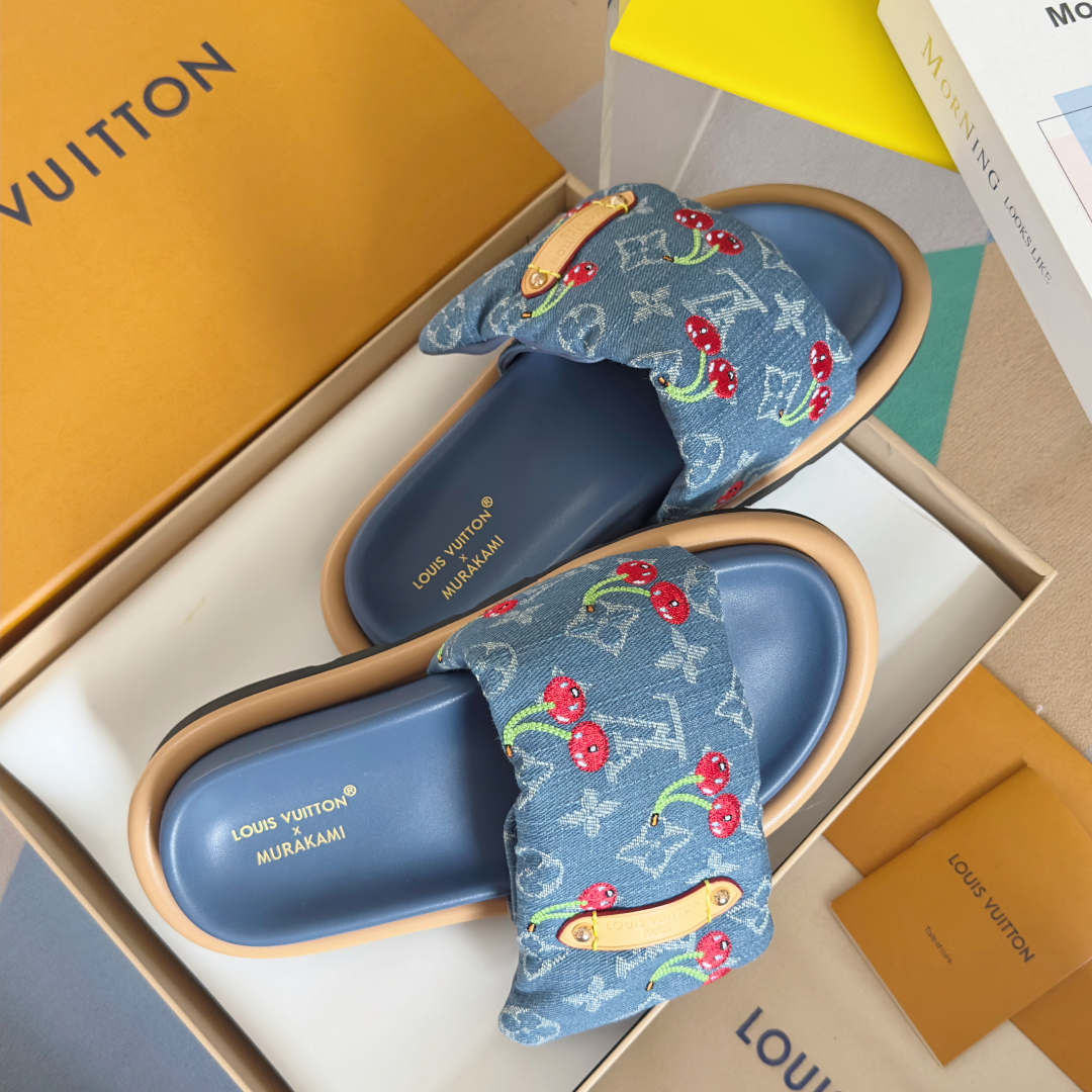 顶级版本：
LV x TM 路易威登 L家 驴牌Pool Pillow Comfort系列 魔术贴 老花