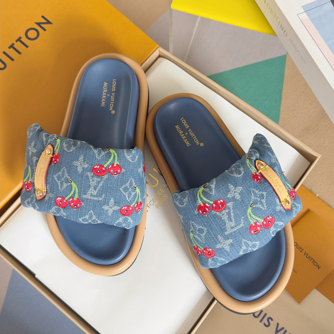 顶级版本：
LV x TM 路易威登 L家 驴牌Pool Pillow Comfort系列 魔术贴 老花