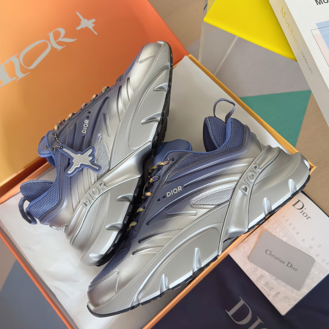顶级版本：
Lewis Hamilton x Dior B44 Blade系列 限定款 渐变色 运动鞋 