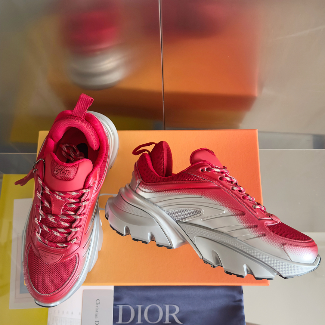 顶级版本：
Lewis Hamilton x Dior B44 Blade系列 限定款 渐变色 运动鞋 
