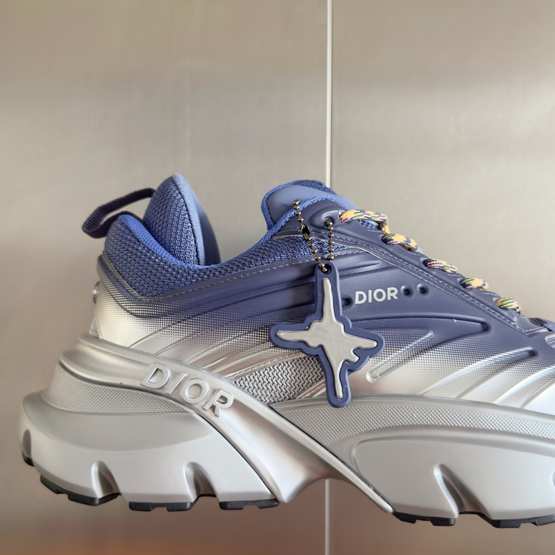 顶级版本：
Lewis Hamilton x Dior B44 Blade系列 限定款 渐变色 运动鞋 