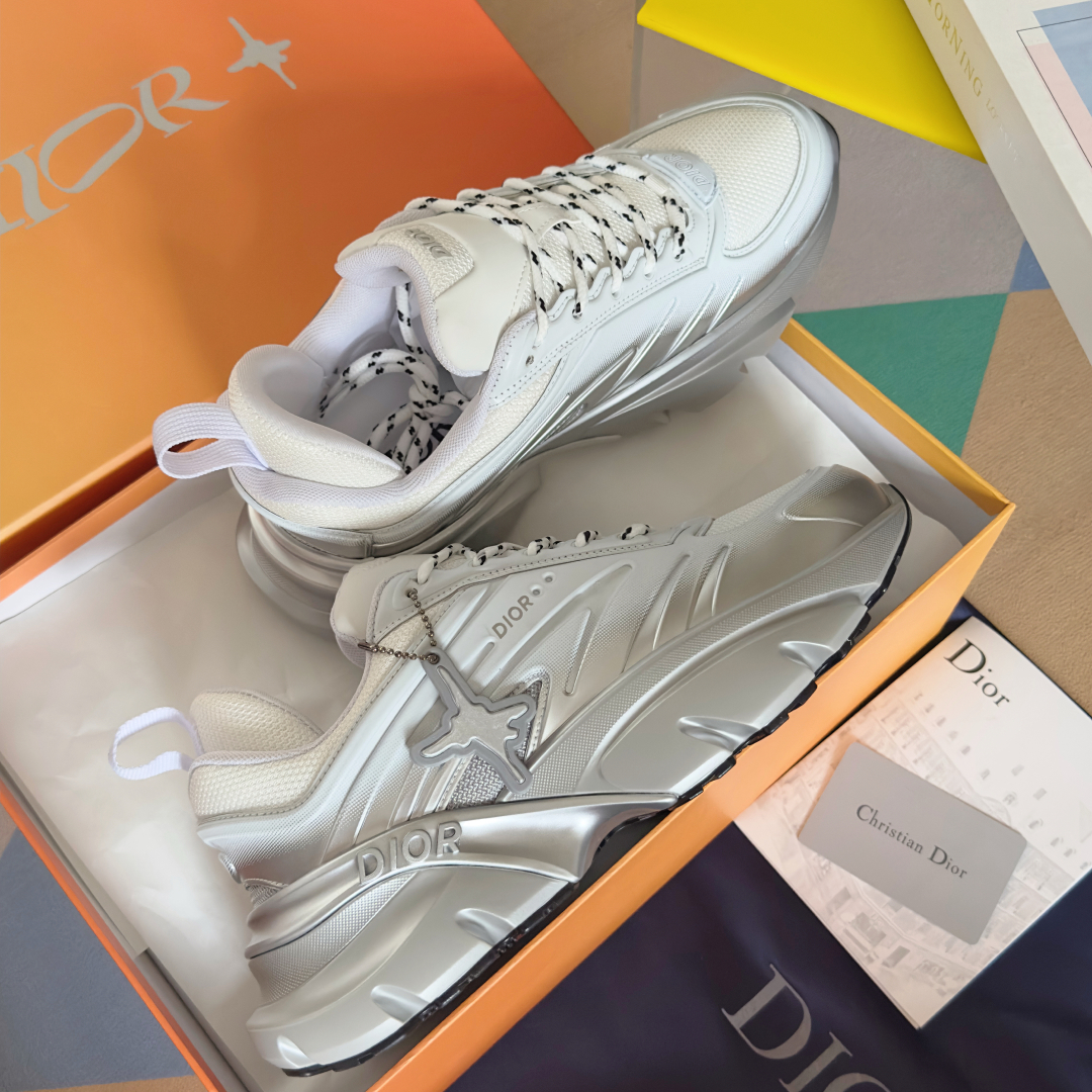 顶级版本：
Lewis Hamilton x Dior B44 Blade系列 限定款 渐变色 运动鞋 