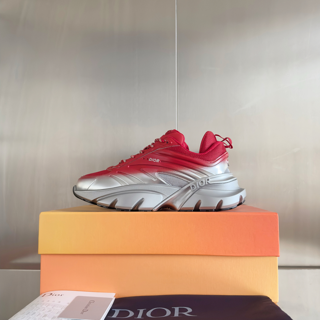 顶级版本：
Lewis Hamilton x Dior B44 Blade系列 限定款 渐变色 运动鞋 