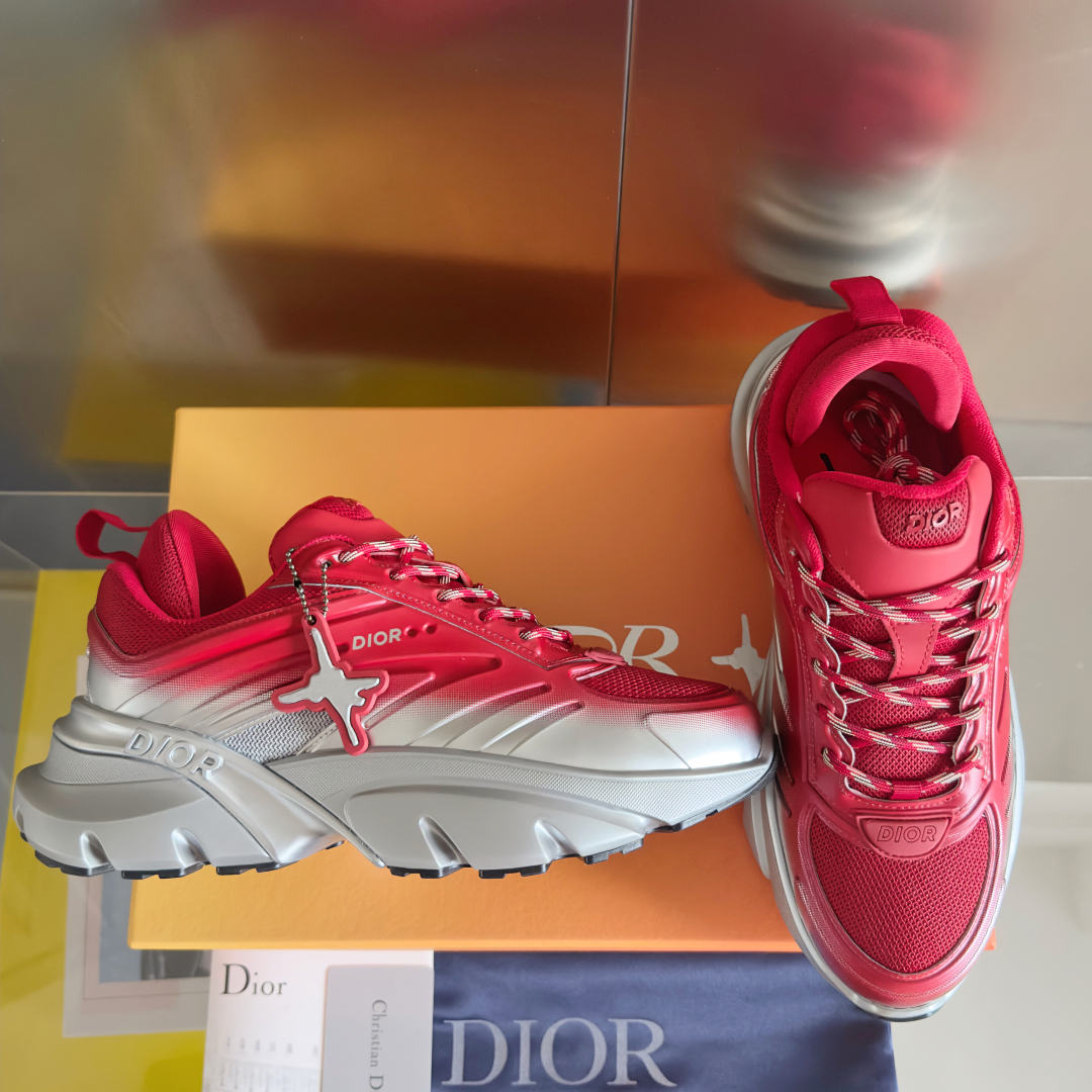 顶级版本：
Lewis Hamilton x Dior B44 Blade系列 限定款 渐变色 运动鞋 