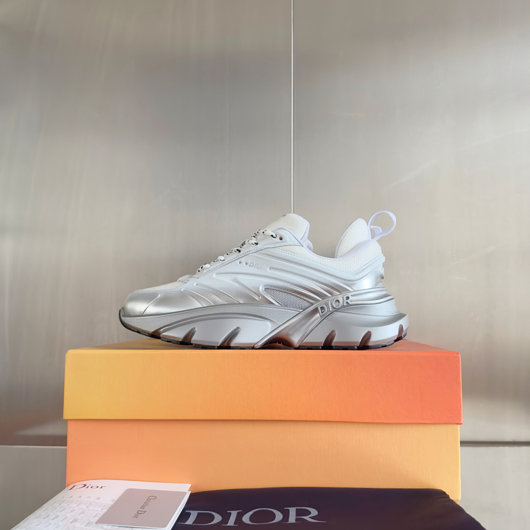 顶级版本：
Lewis Hamilton x Dior B44 Blade系列 限定款 渐变色 运动鞋 