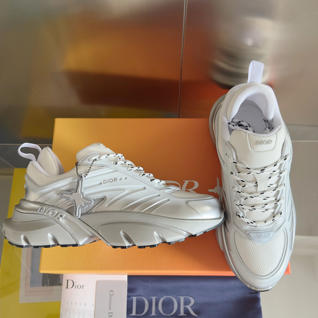 顶级版本：
Lewis Hamilton x Dior B44 Blade系列 限定款 渐变色 运动鞋 