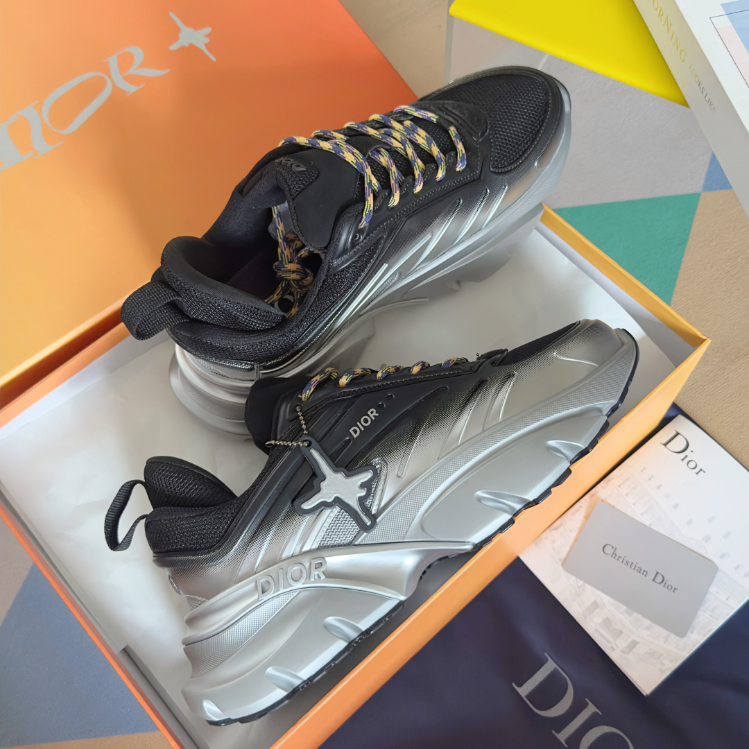 顶级版本：
Lewis Hamilton x Dior B44 Blade系列 限定款 渐变色 运动鞋 