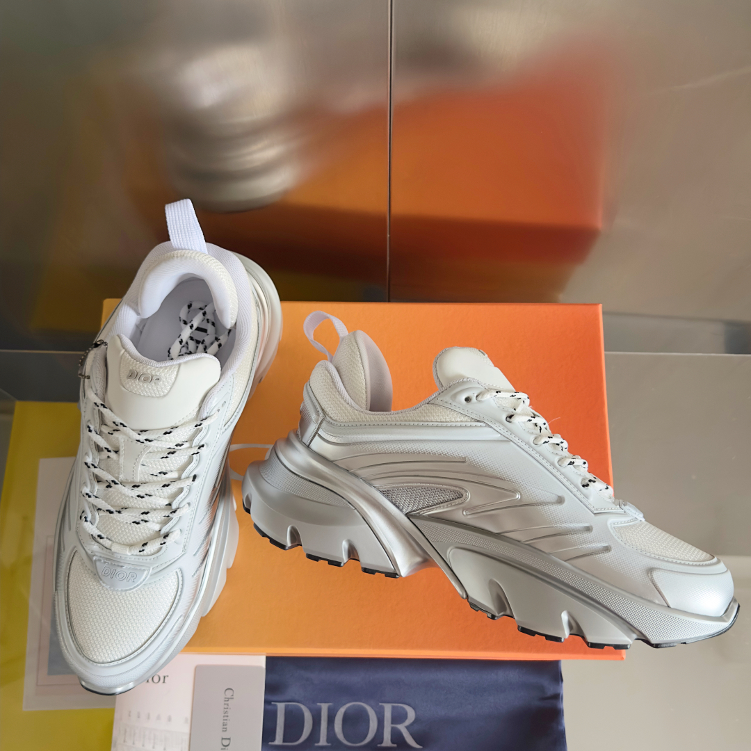 顶级版本：
Lewis Hamilton x Dior B44 Blade系列 限定款 渐变色 运动鞋 
