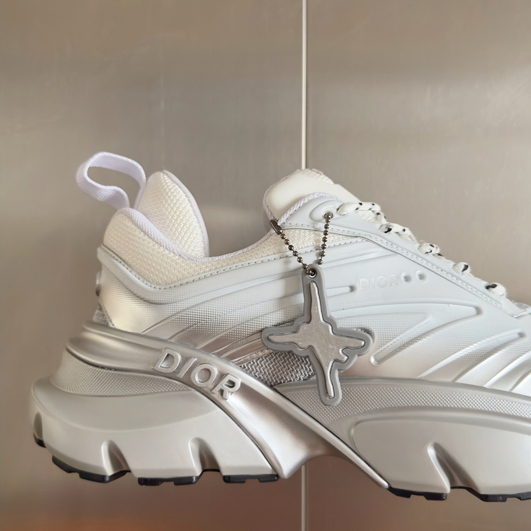 顶级版本：
Lewis Hamilton x Dior B44 Blade系列 限定款 渐变色 运动鞋 