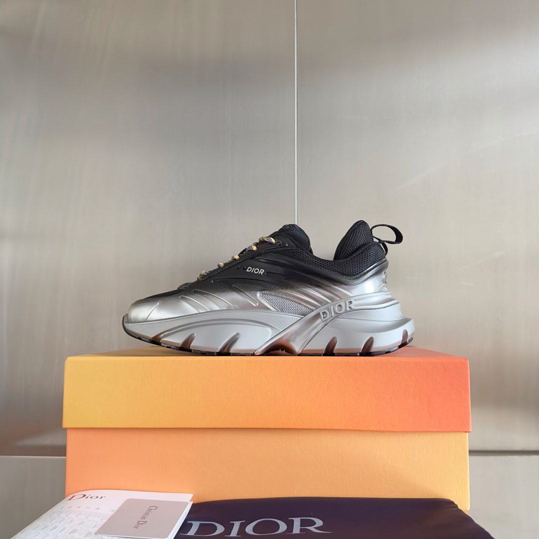 顶级版本：
Lewis Hamilton x Dior B44 Blade系列 限定款 渐变色 运动鞋 