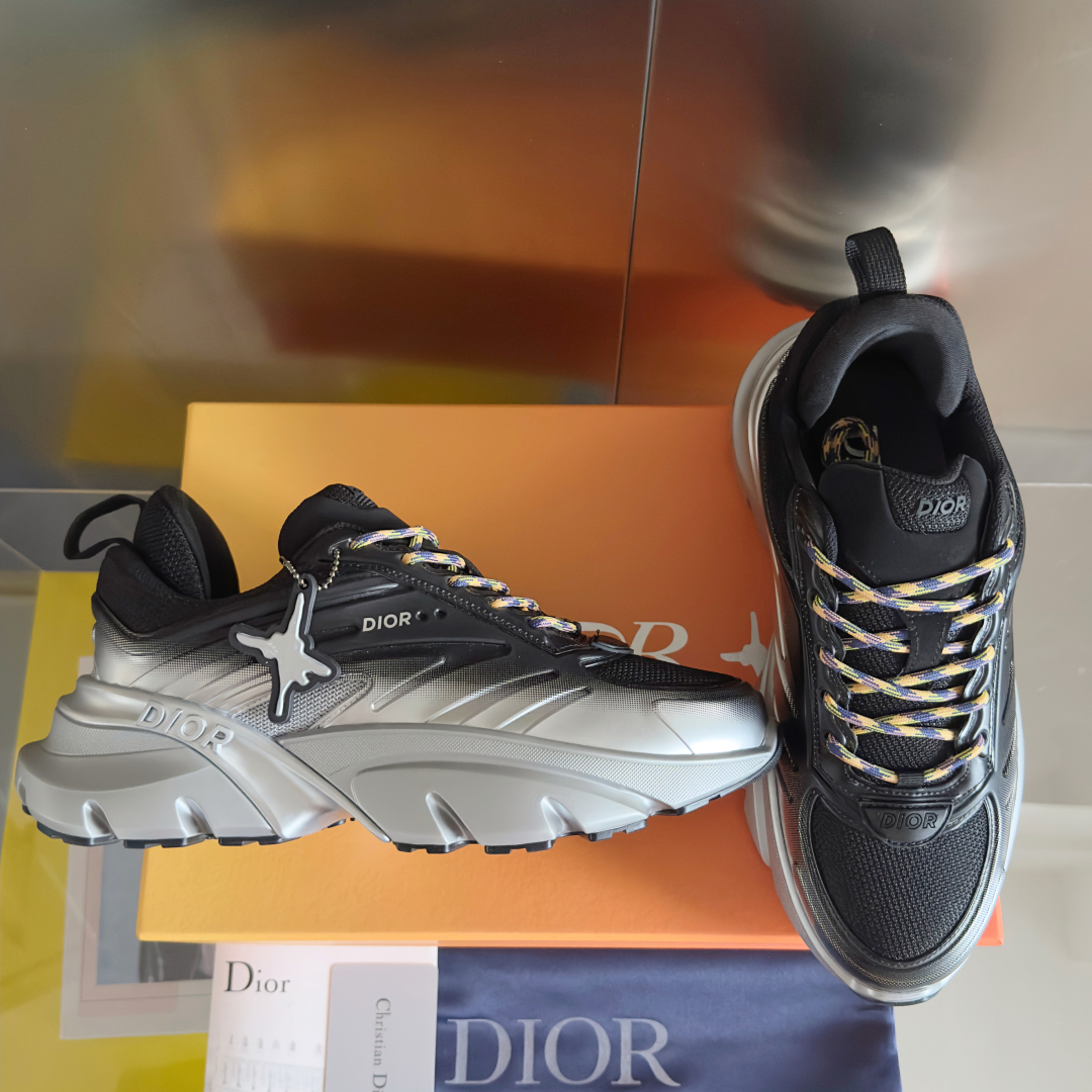 顶级版本：
Lewis Hamilton x Dior B44 Blade系列 限定款 渐变色 运动鞋 