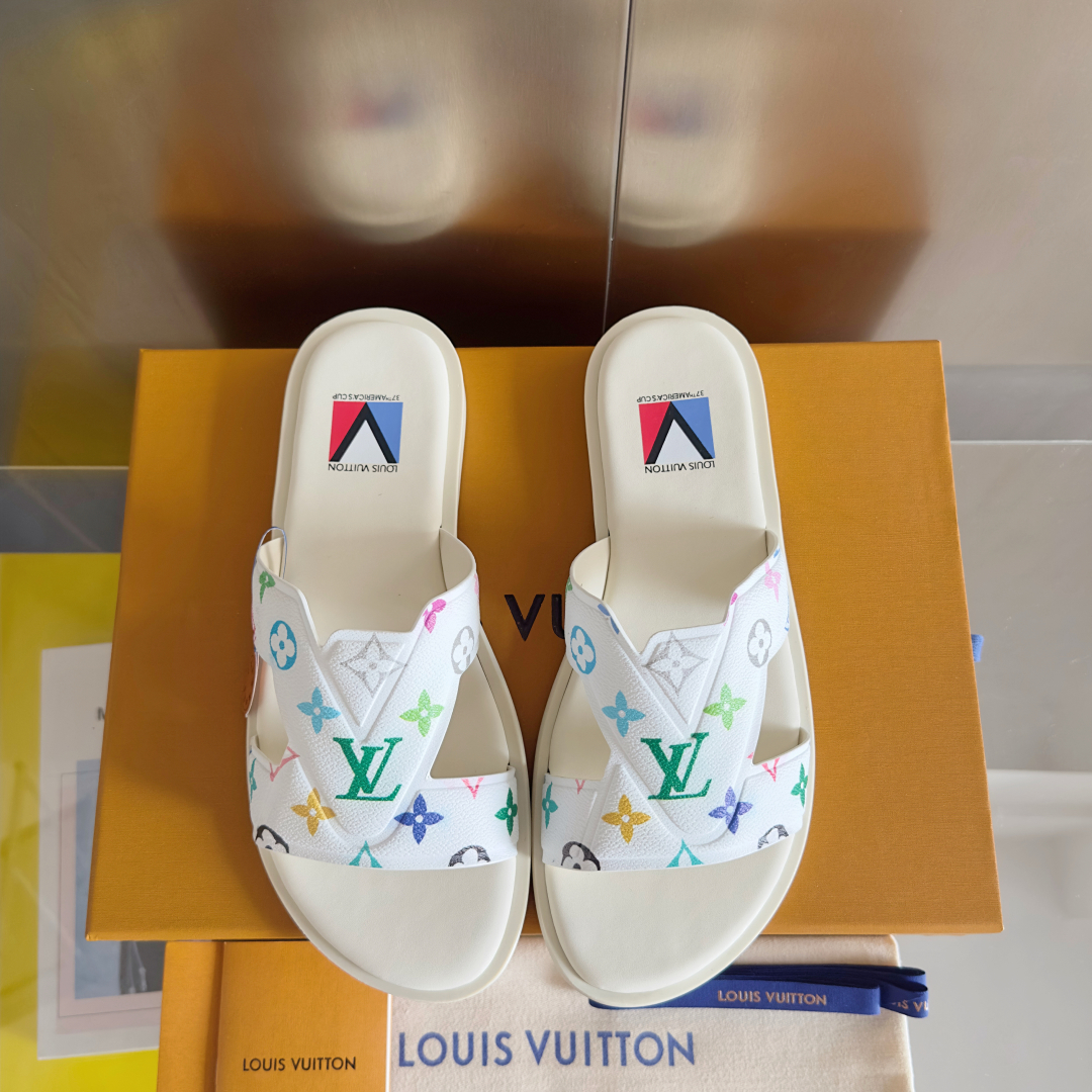 顶级版本：
LV路易威登 L家 驴牌 最新Oasis系列 老花 凉鞋 拖鞋 
原版购入开发 做货 本款 