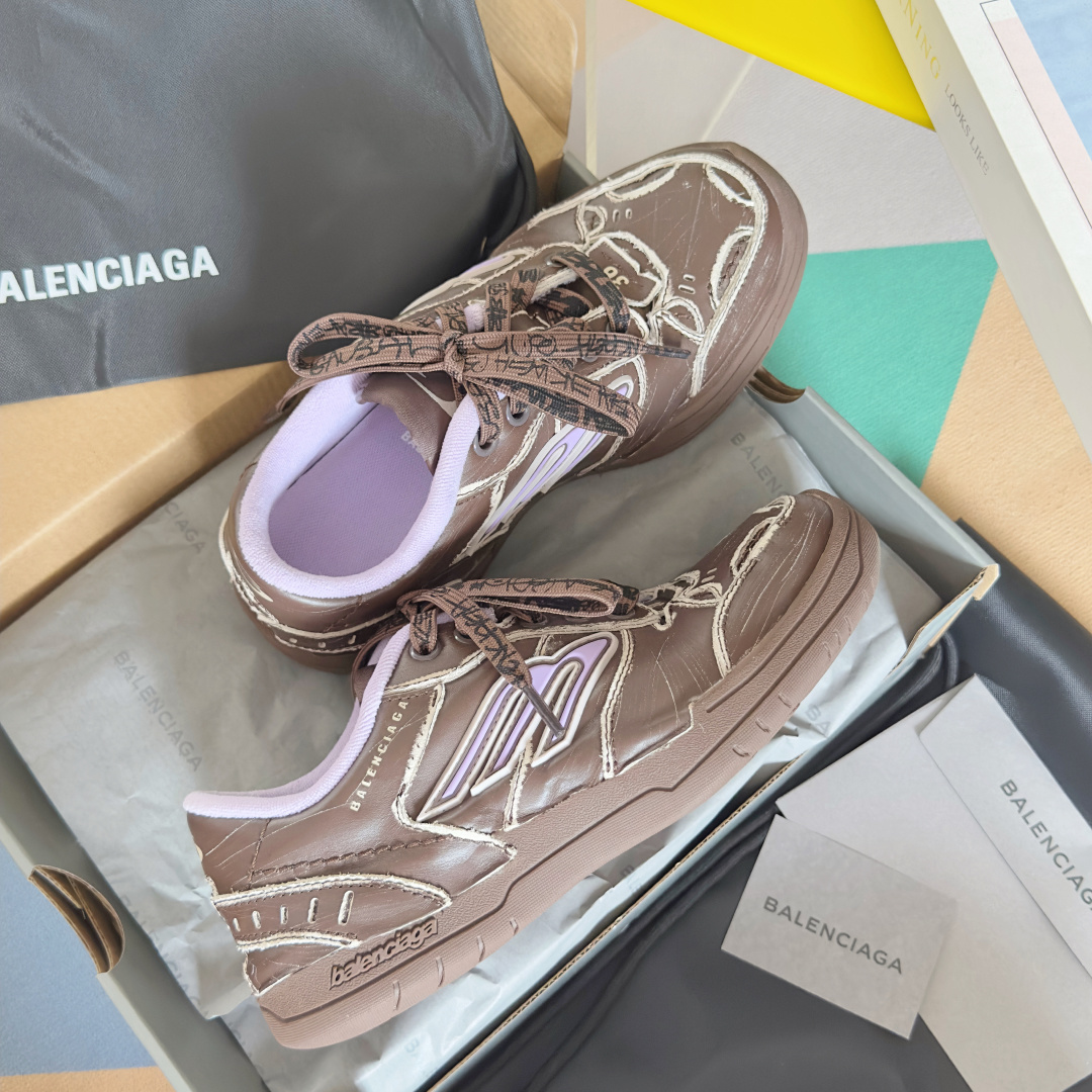 Balenciaga巴黎世家 最新Hamptons系列 情侣款 破损 做旧 休闲 运动鞋
原版购入开