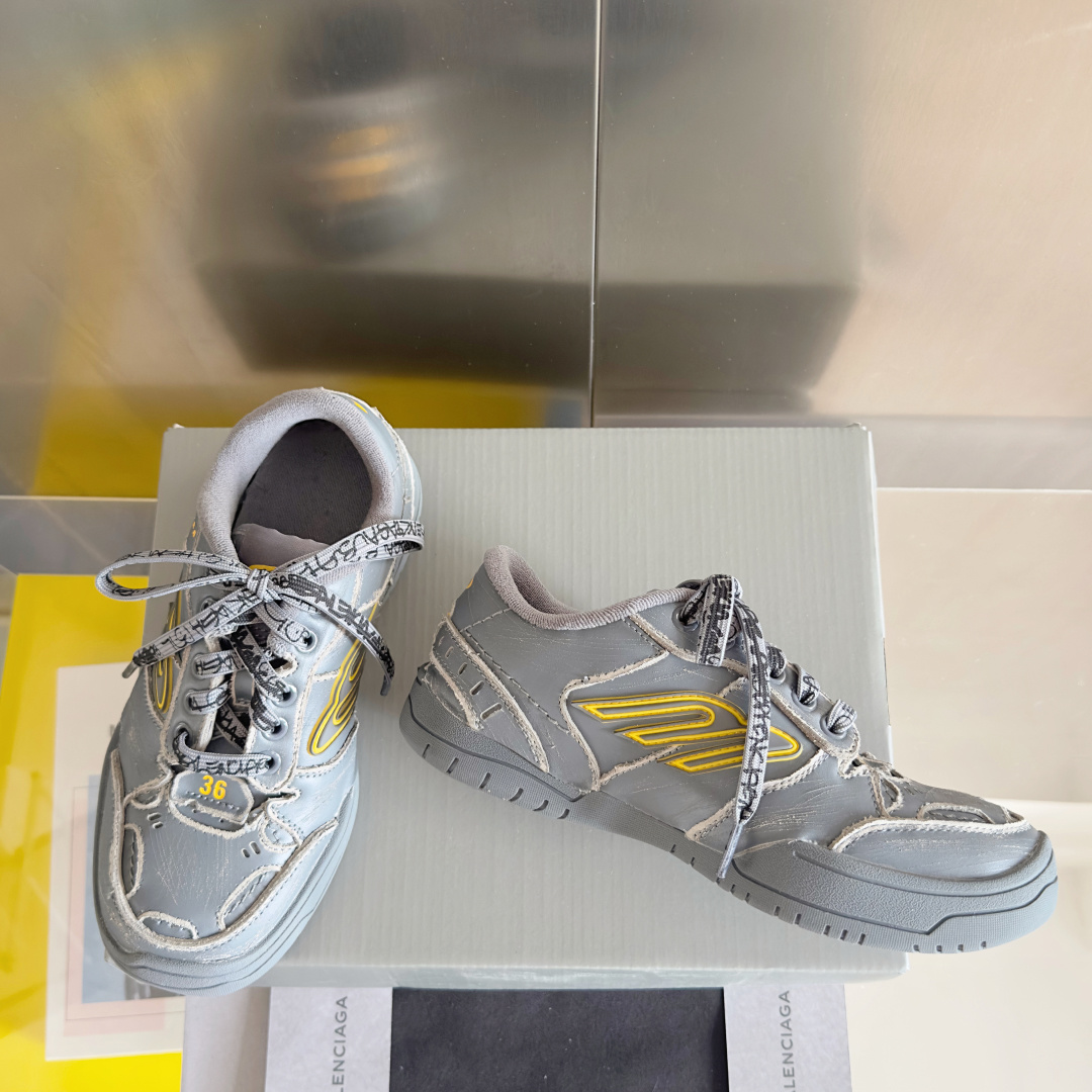 Balenciaga巴黎世家 最新Hamptons系列 情侣款 破损 做旧 休闲 运动鞋
原版购入开