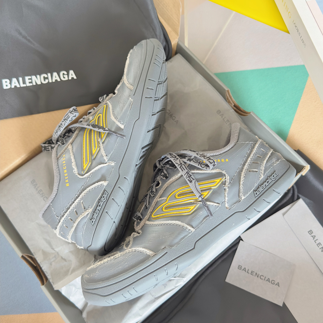 Balenciaga巴黎世家 最新Hamptons系列 情侣款 破损 做旧 休闲 运动鞋
原版购入开