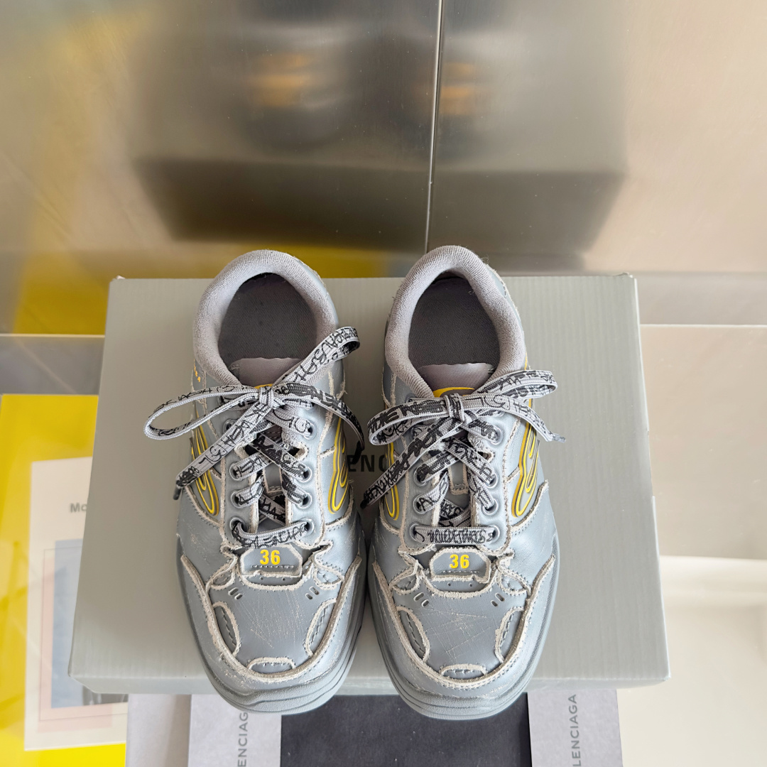 Balenciaga巴黎世家 最新Hamptons系列 情侣款 破损 做旧 休闲 运动鞋
原版购入开