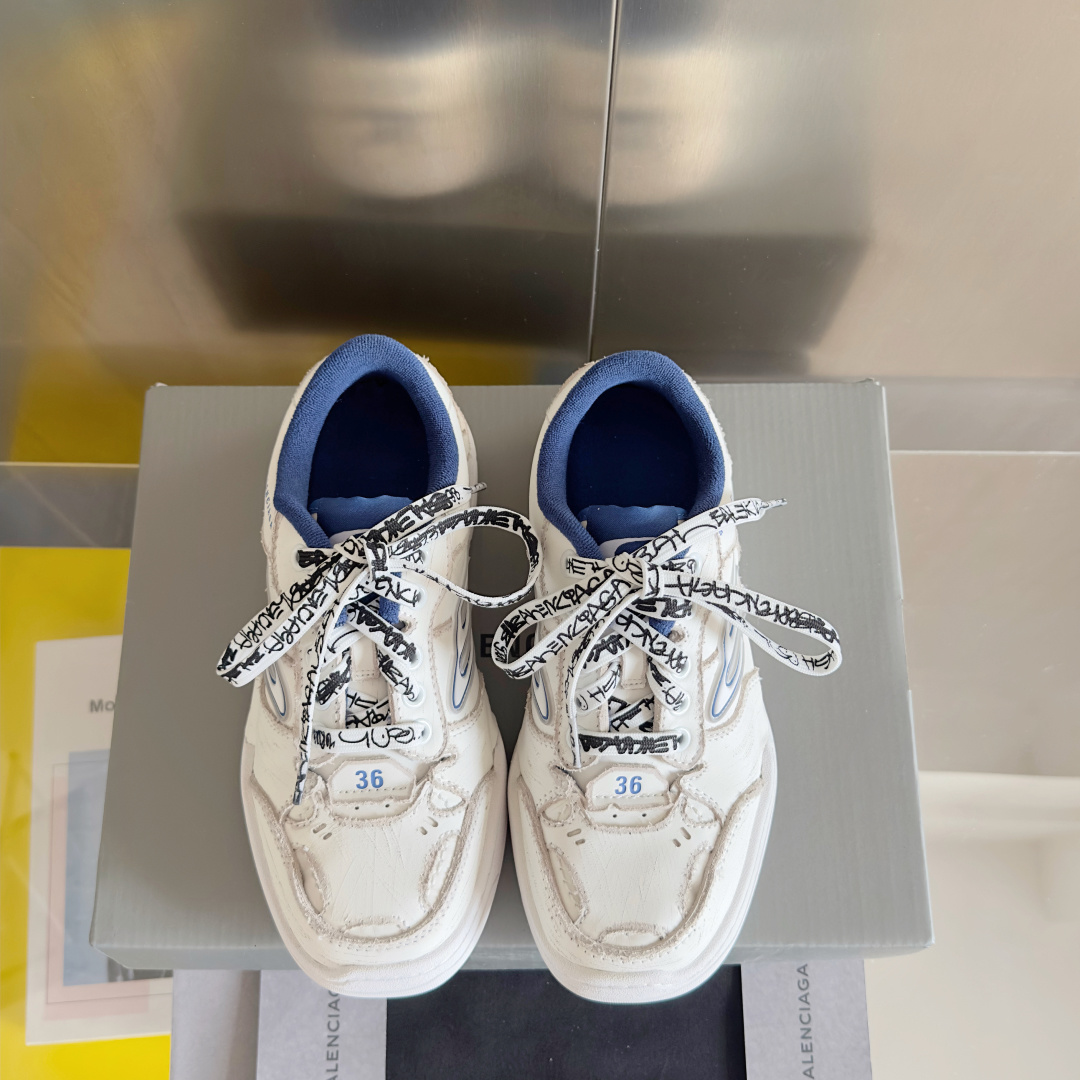 Balenciaga巴黎世家 最新Hamptons系列 情侣款 破损 做旧 休闲 运动鞋
原版购入开