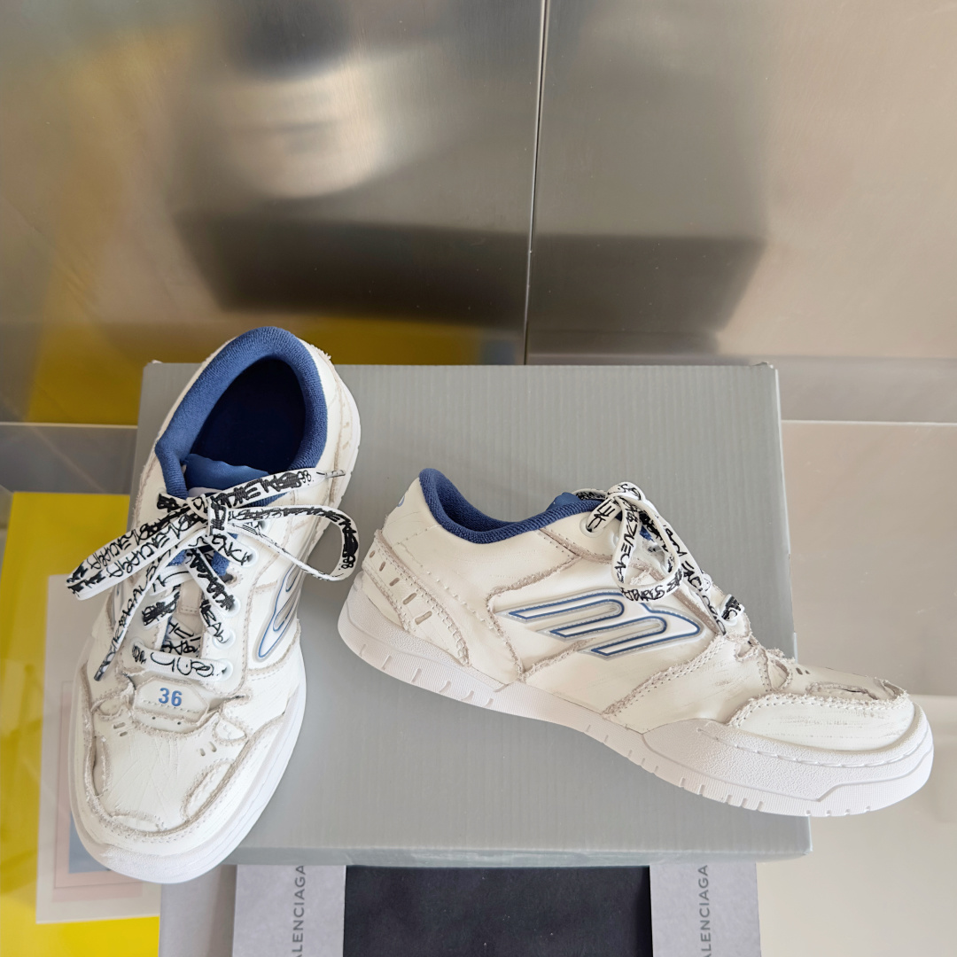 Balenciaga巴黎世家 最新Hamptons系列 情侣款 破损 做旧 休闲 运动鞋
原版购入开