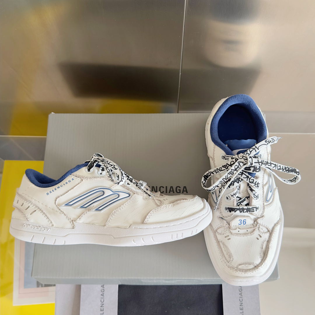 Balenciaga巴黎世家 最新Hamptons系列 情侣款 破损 做旧 休闲 运动鞋
原版购入开